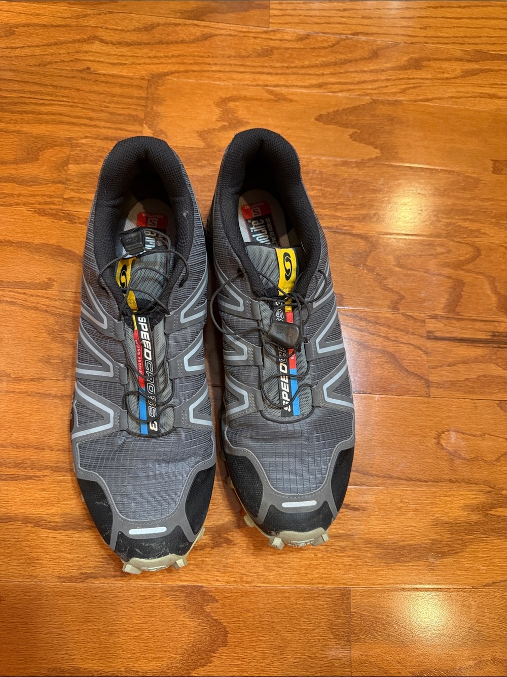 Salomon Men's Grey Black Trail Running Shoes with Yellow Accent